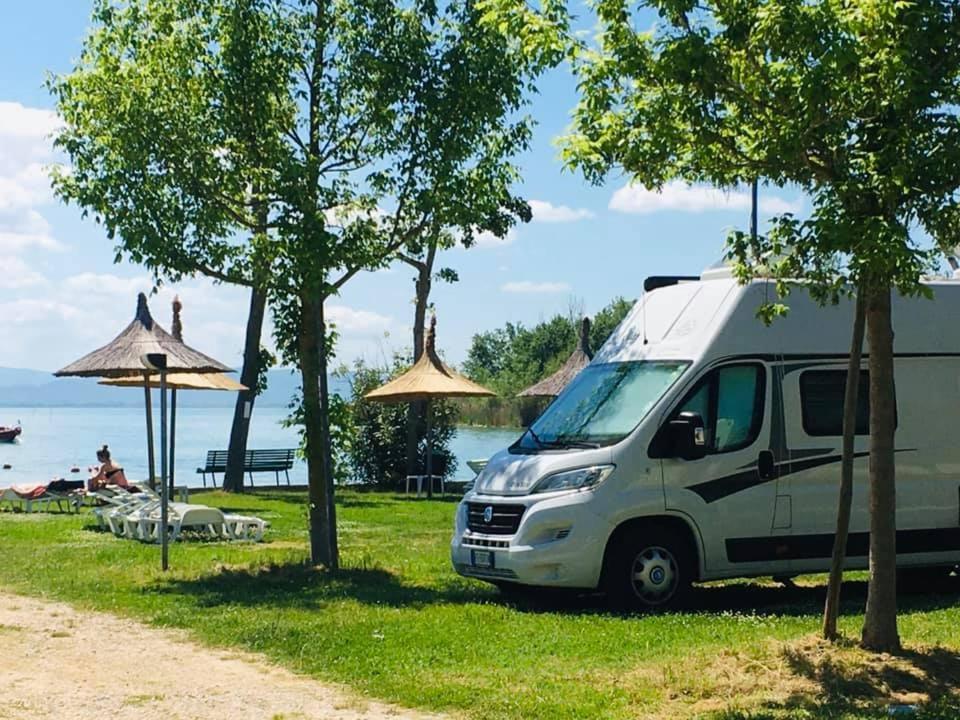 Camping Village Punta Navaccia Tuoro sul Trasimeno Exterior photo