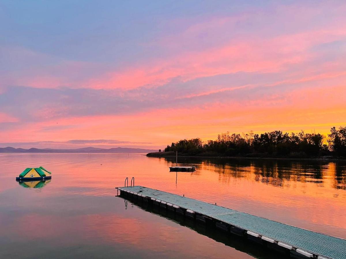 Camping Village Punta Navaccia Tuoro sul Trasimeno Exterior photo